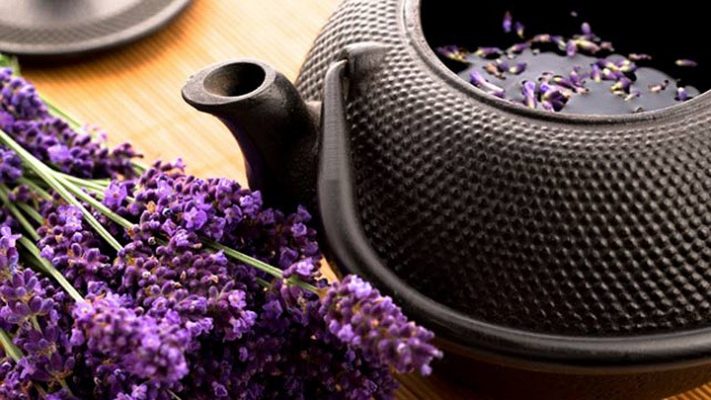 Những lợi ích và tác dụng phụ của trà hoa oải hương bạn cần biết